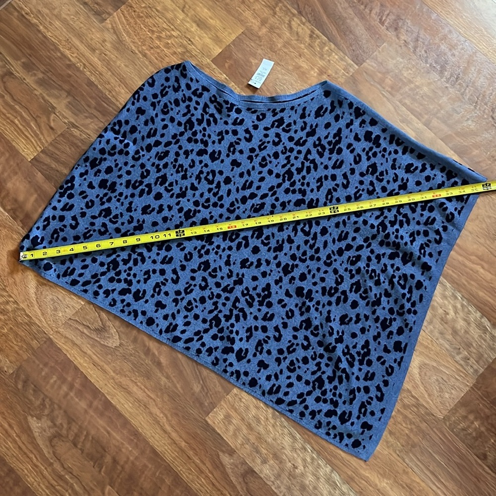 New Talbots M/L blue animal print poncho - Picture 12 of 13
